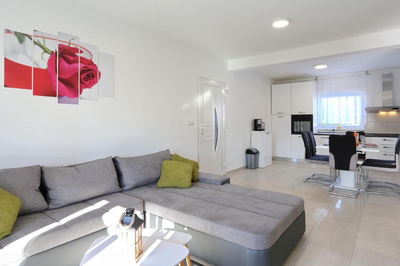 Apartments Lisac Вир Экстерьер фото