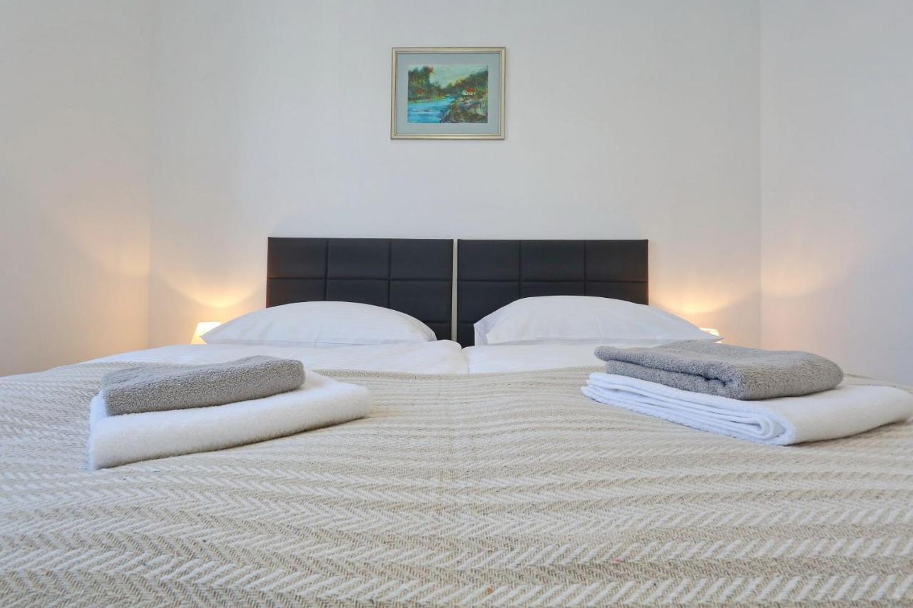 Apartments Lisac Вир Экстерьер фото