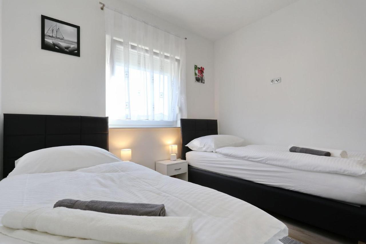 Apartments Lisac Вир Экстерьер фото